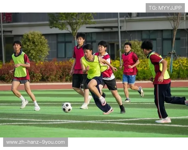 绿茵逐梦青春热血燃赛场激情共谱足球荣耀篇章